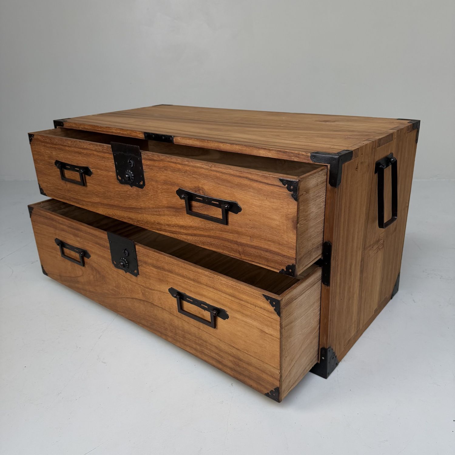 Traditional Japanese Kimono Tansu Chest, 1920s