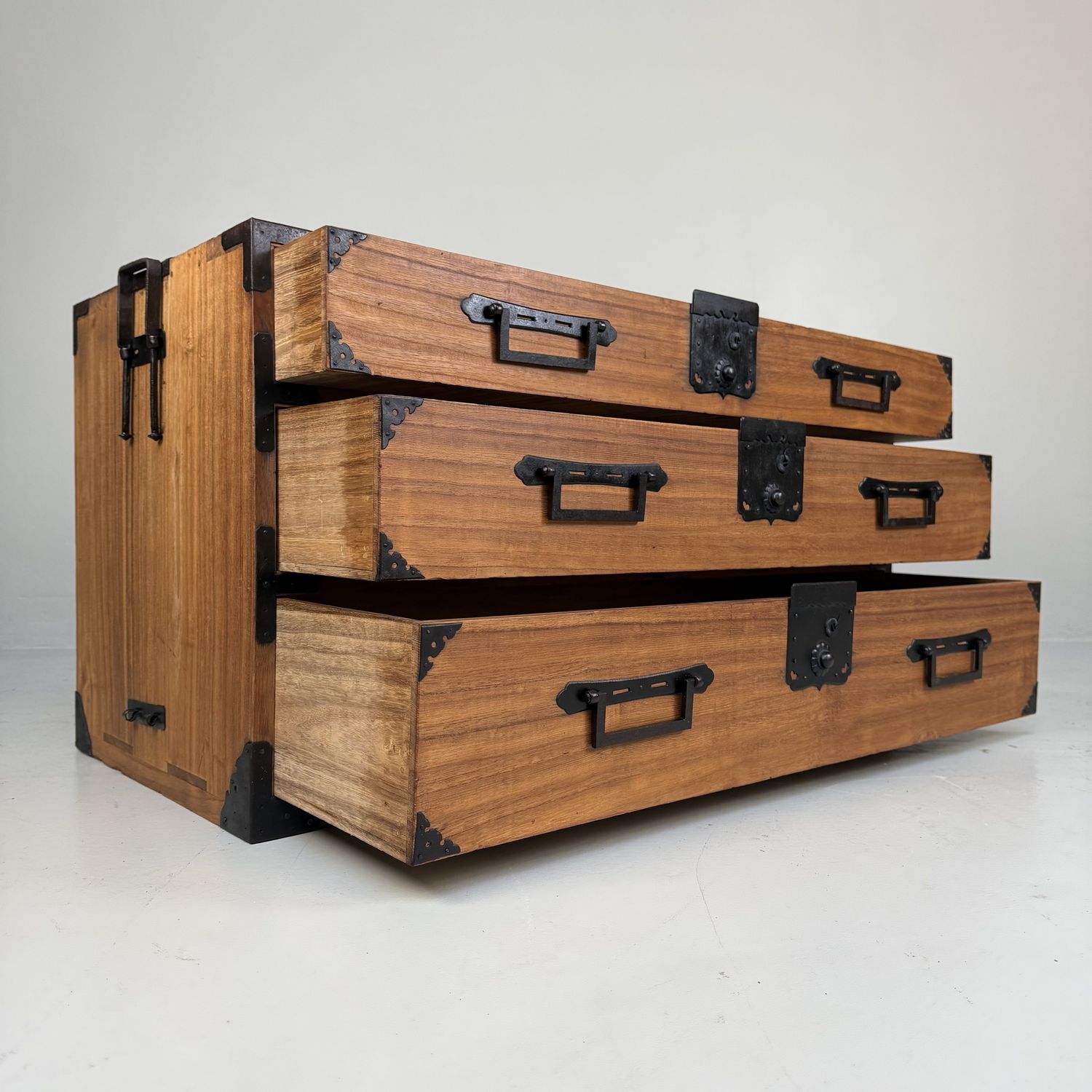 Large Japanese Kimono Tansu Chest – 1920s