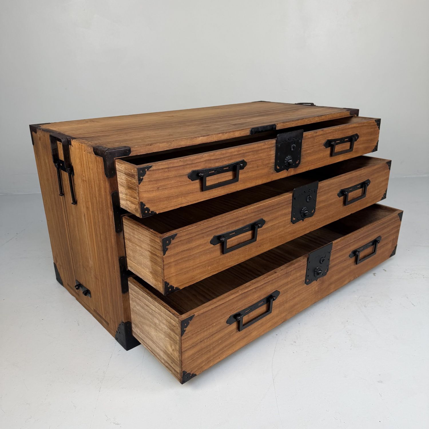 Large Japanese Kimono Tansu Chest – 1920s