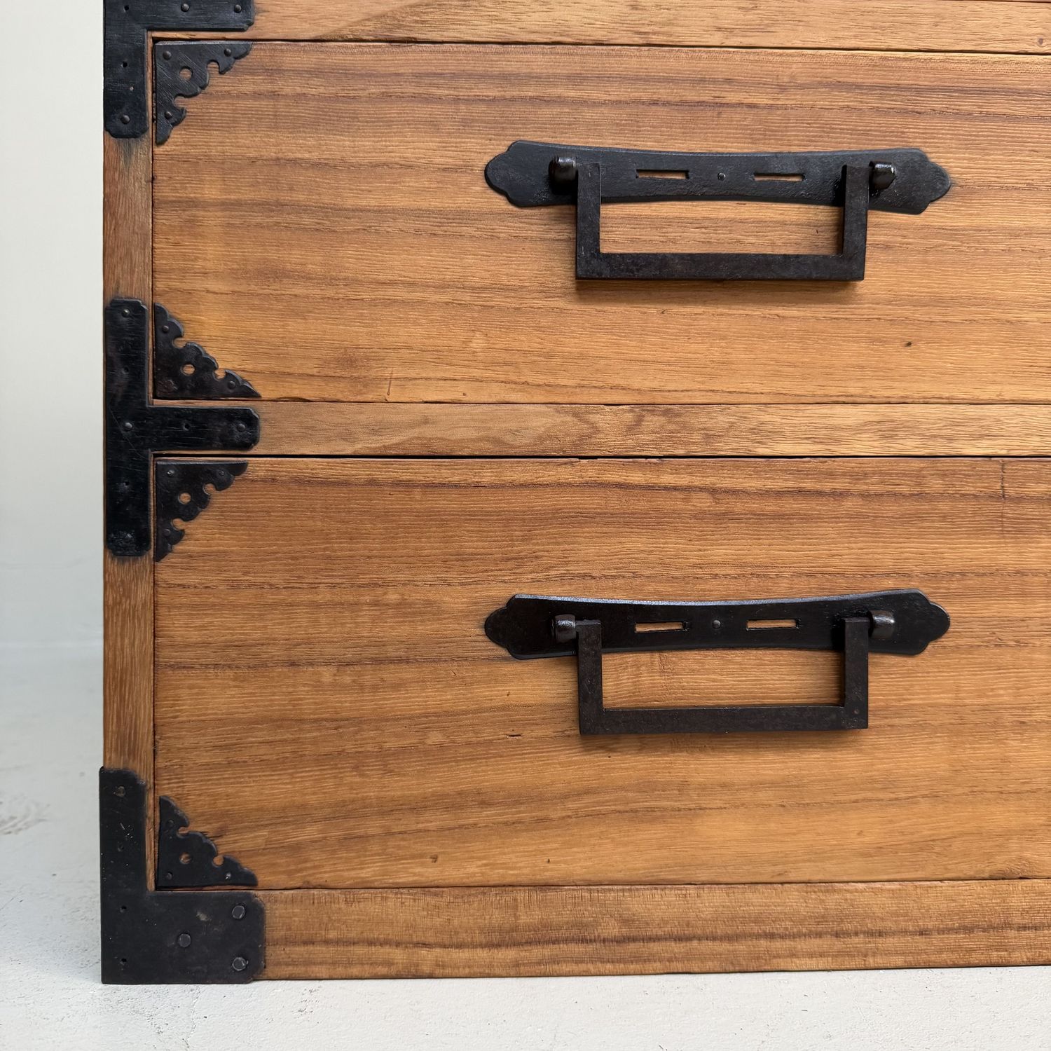 Large Japanese Kimono Tansu Chest – 1920s