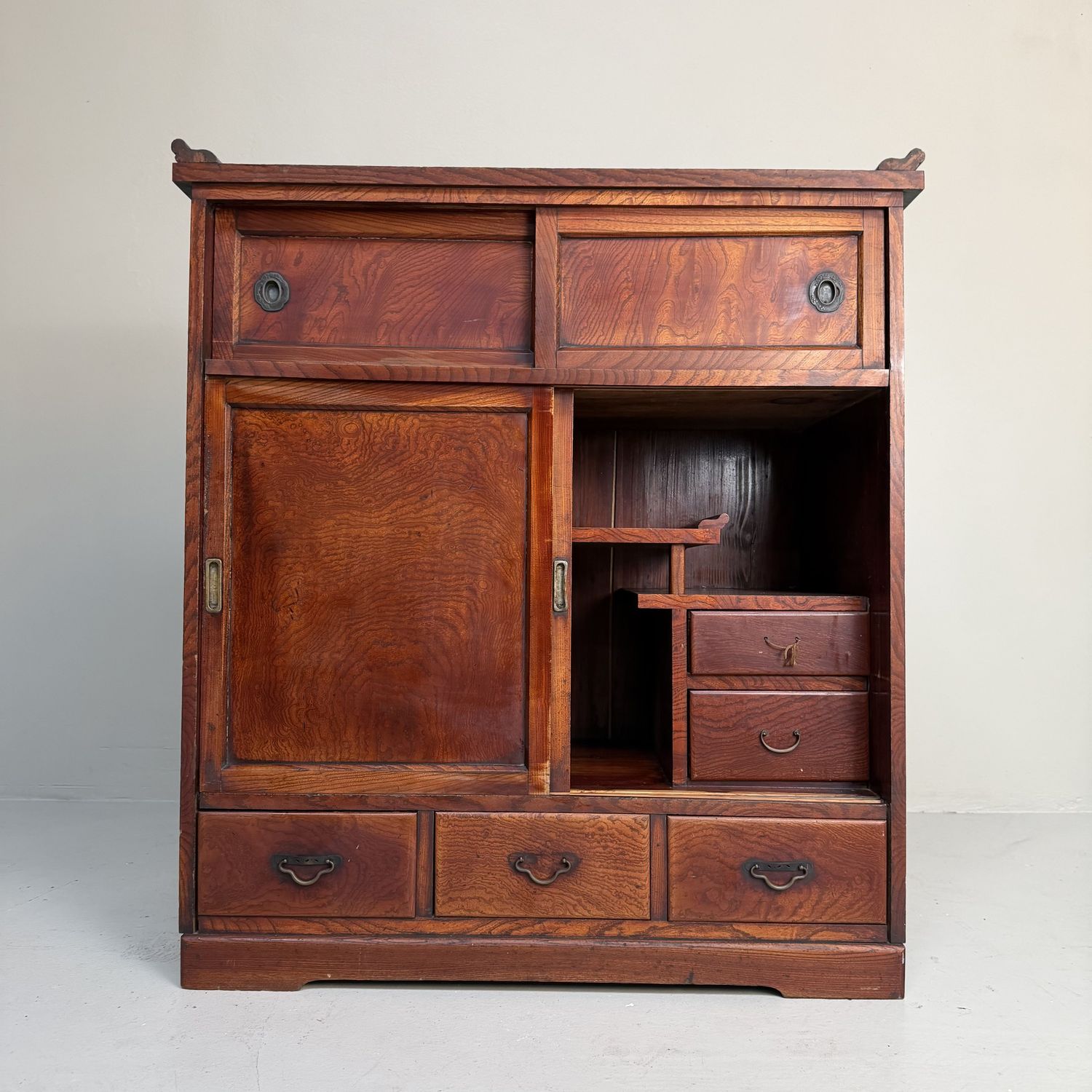 Elegant Japanese Tea Cabinet / Storage Cabinet – 1910s–1920s