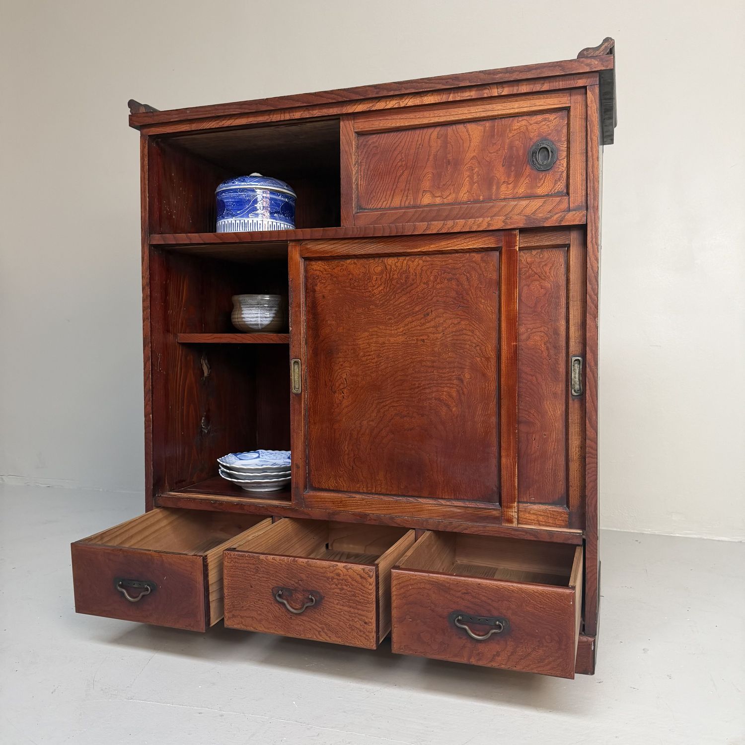 Elegant Japanese Tea Cabinet / Storage Cabinet – 1910s–1920s