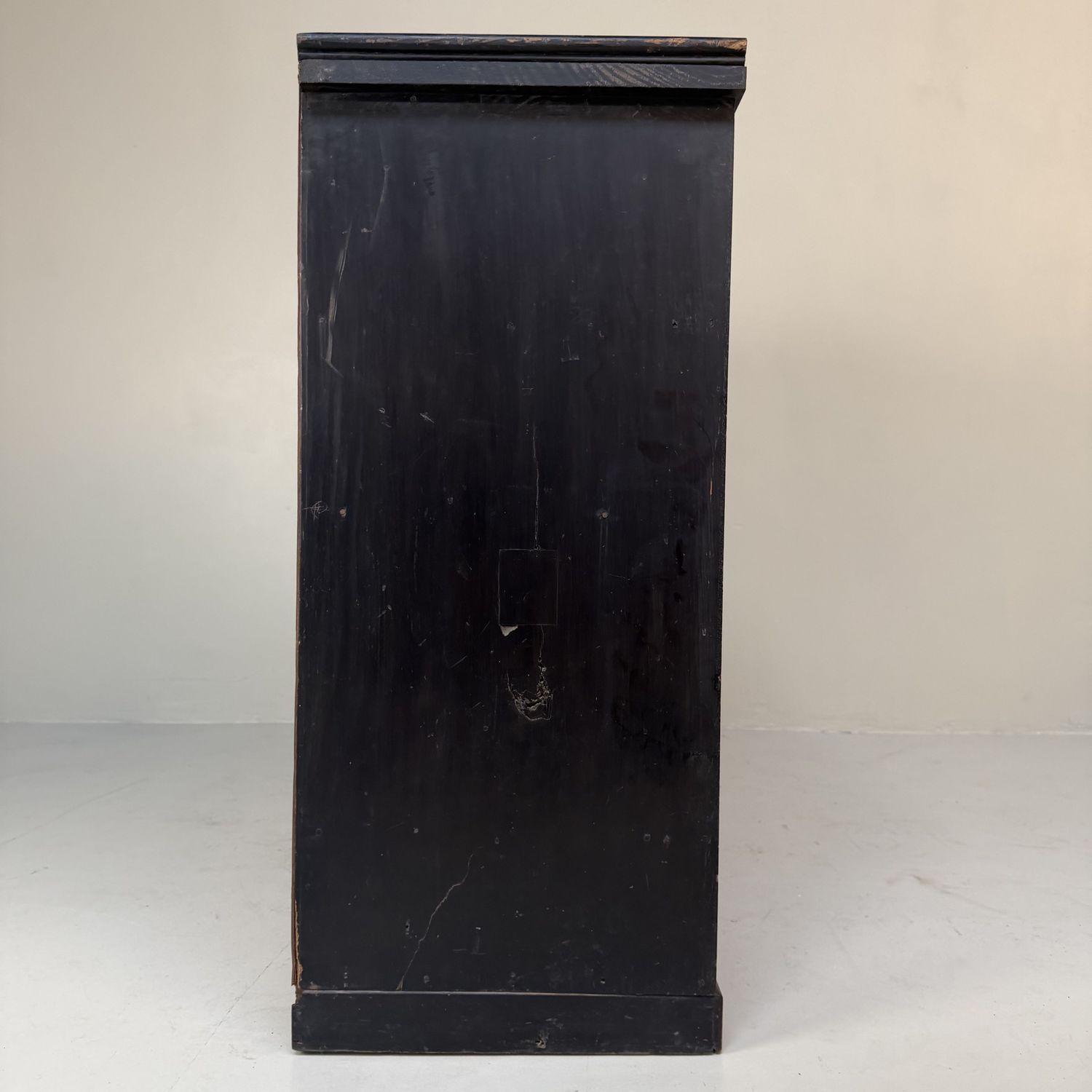Elegant Japanese Tea Cabinet / Storage Cabinet – 1910s–1920s