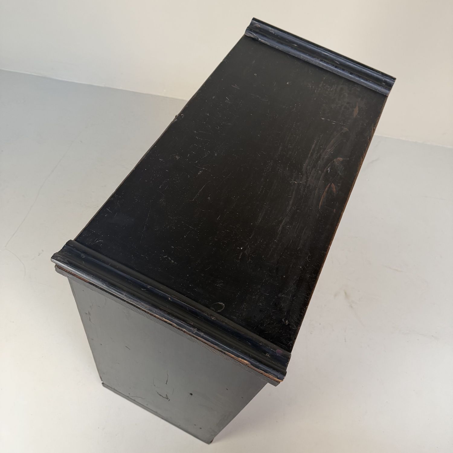 Elegant Japanese Tea Cabinet / Storage Cabinet – 1910s–1920s