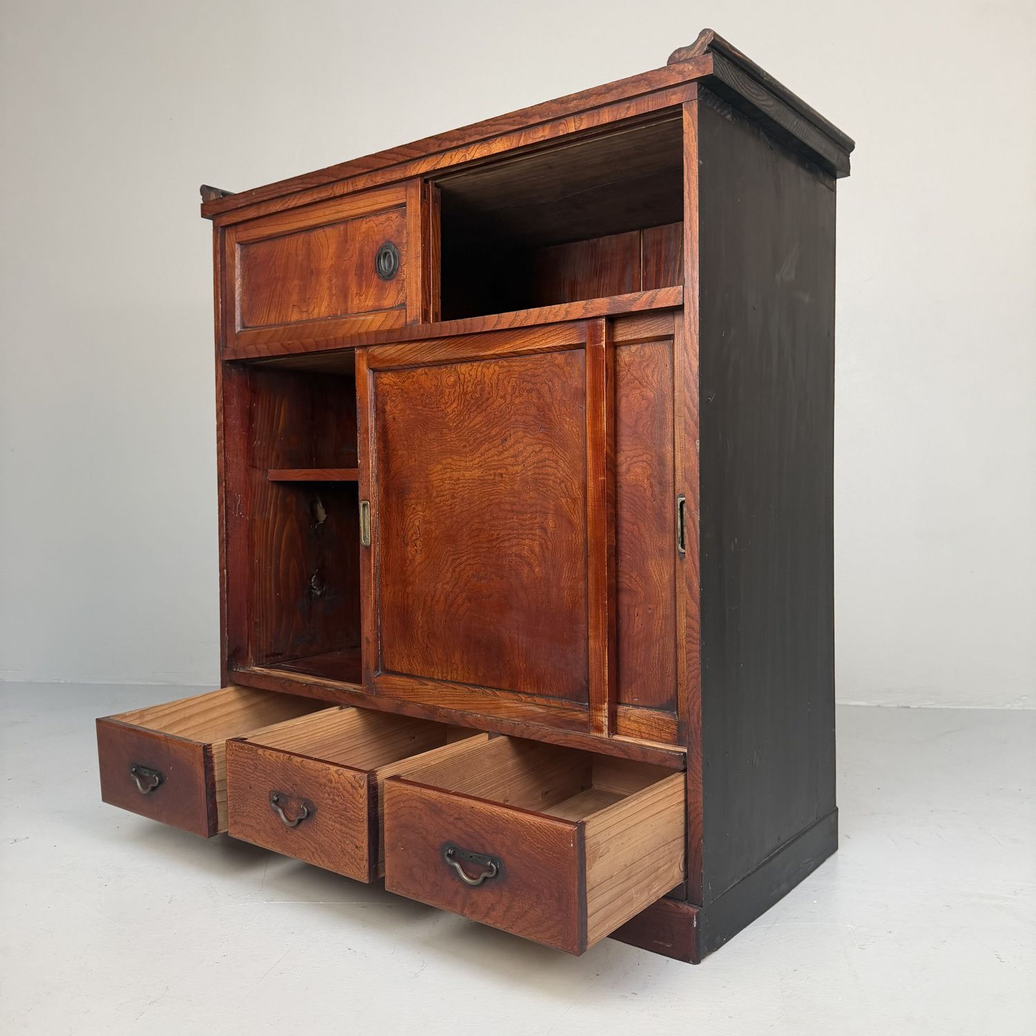 Elegant Japanese Tea Cabinet / Storage Cabinet – 1910s–1920s