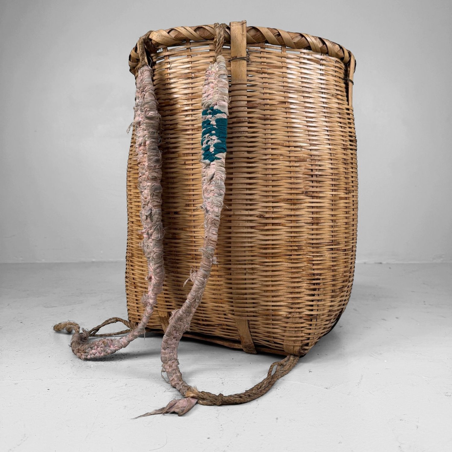 Japanse Handgevlochten Bamboe Draagmand, Seoi-kago – 1960s
