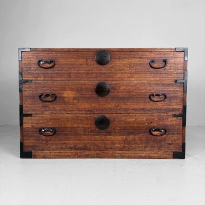 Japanse Lage Tansu, Opbergkast met drie laden, 1900s Japanse Lage Tansu, Opbergkast met drie laden, 1900s