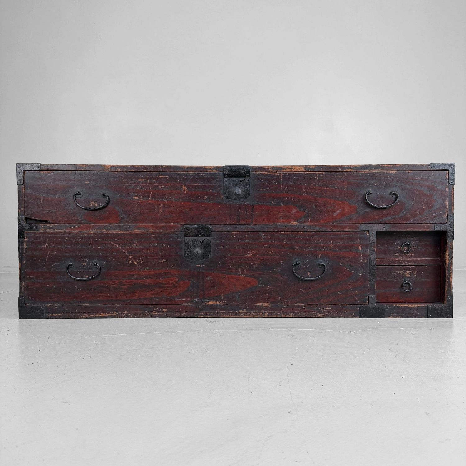 Minimalistische Japanse Lage Tansu met vier laden, 1900s