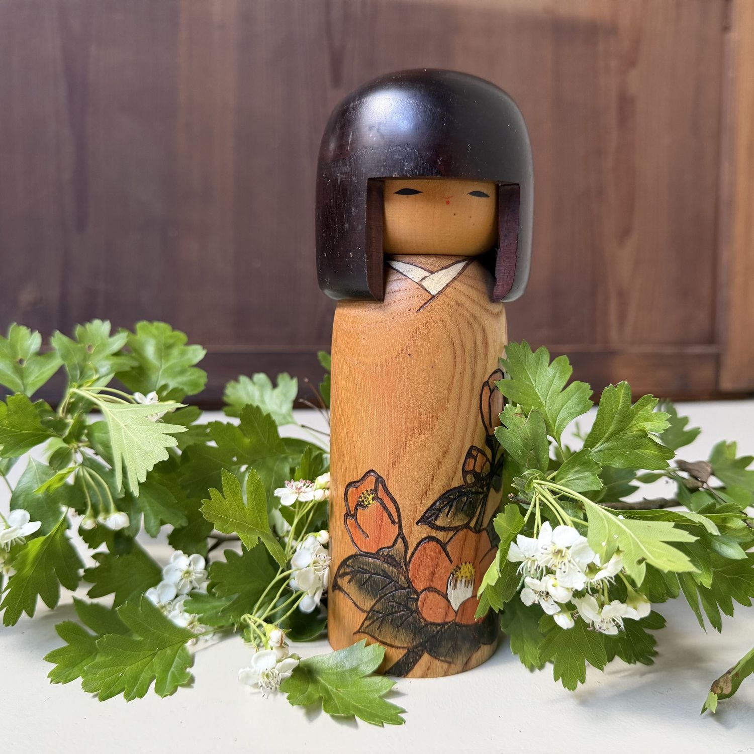 Vintage Bloemen Kokeshi door Okamoto Usaburo, 1970s Vintage Bloemen Kokeshi door Okamoto Usaburo, 1970s