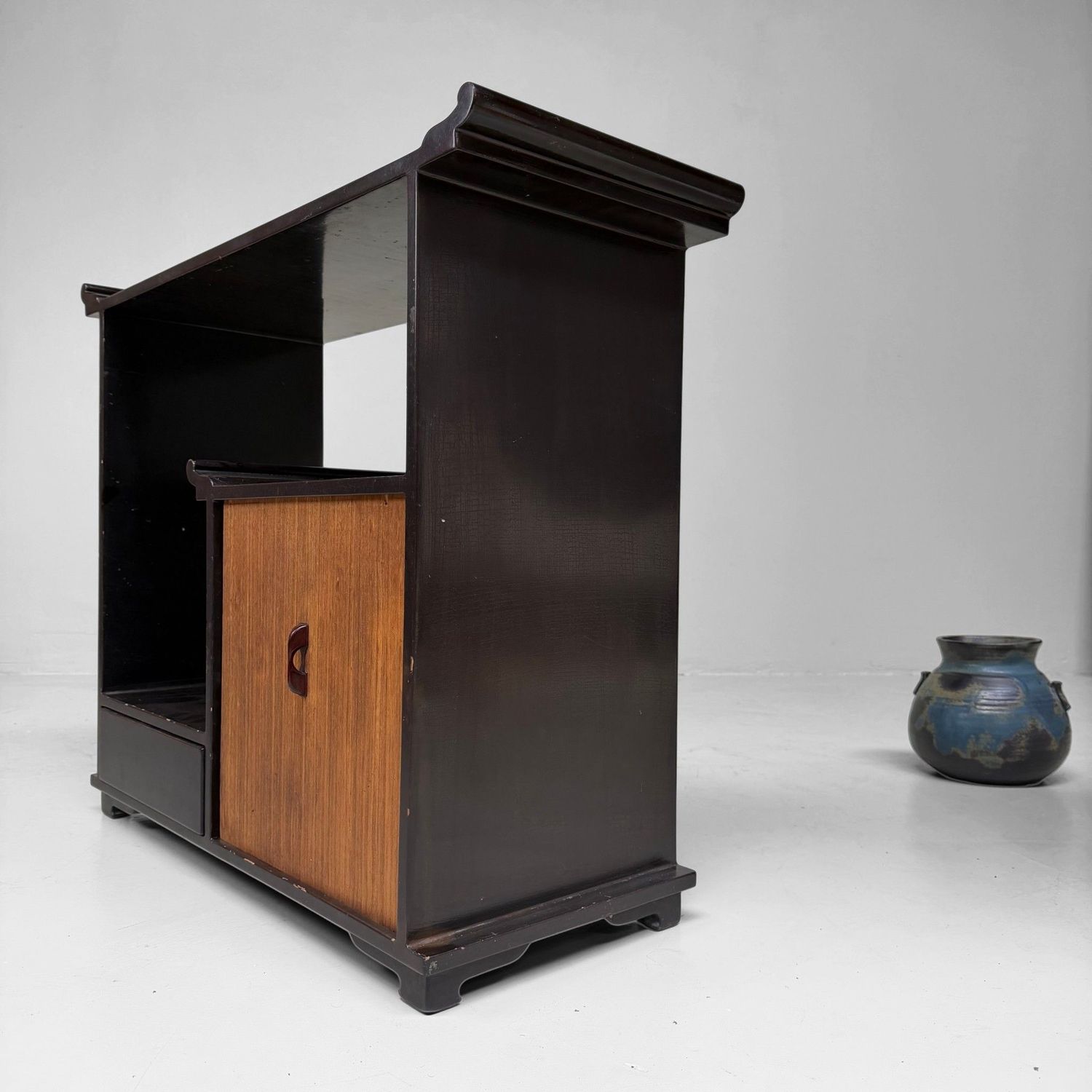 Japans Lakwerk Displaymeubel / Kazaridana, 1920s