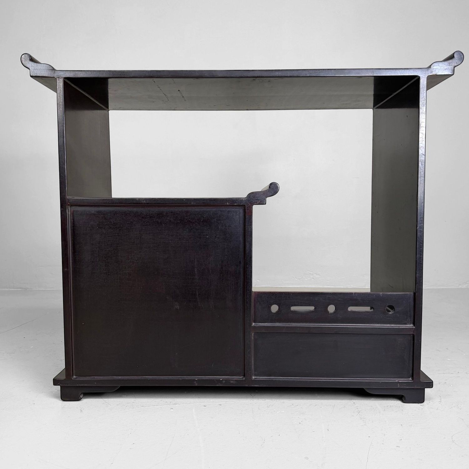 Japans Lakwerk Displaymeubel / Kazaridana, 1920s