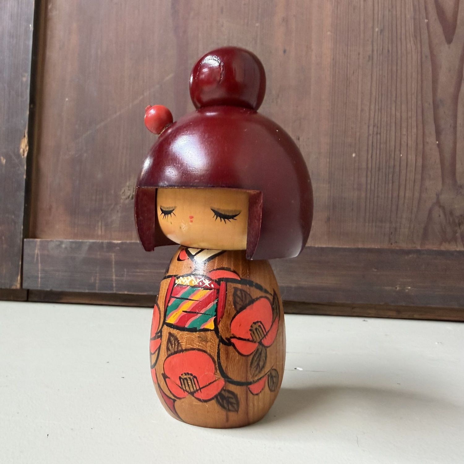 Vintage Sōsaku Kokeshi “Mebae” door Miyashita Hajime, 1980s Vintage Sōsaku Kokeshi “Mebae” door Miyashita Hajime, 1980s