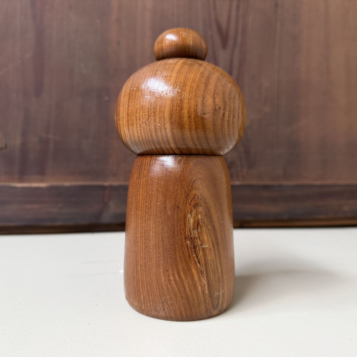 Vintage Sōsaku Kokeshi  "Camellia Girl” door Kazuo Takamizawa, 1970's