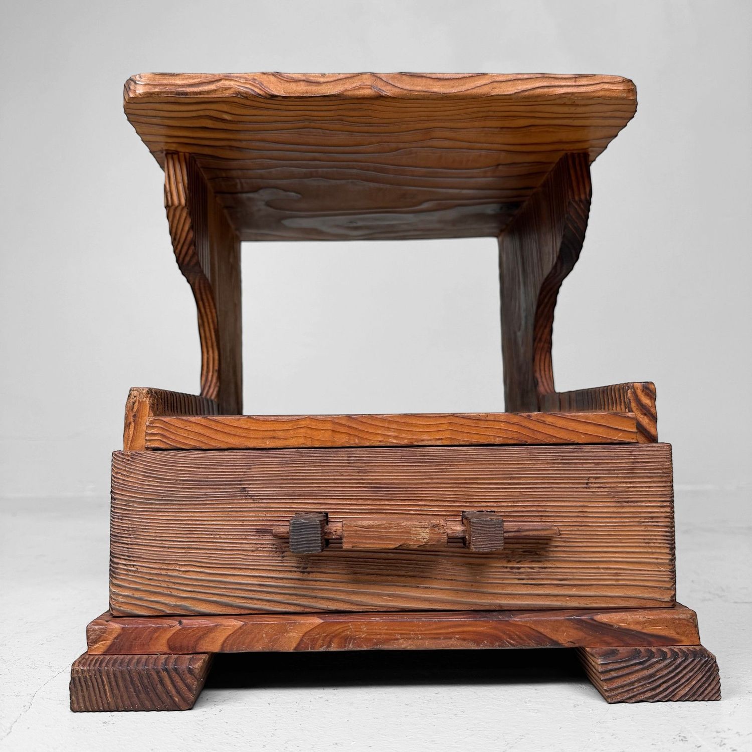 Japans Sugi Displaymeubeltje met Lade, 1950s–1960s