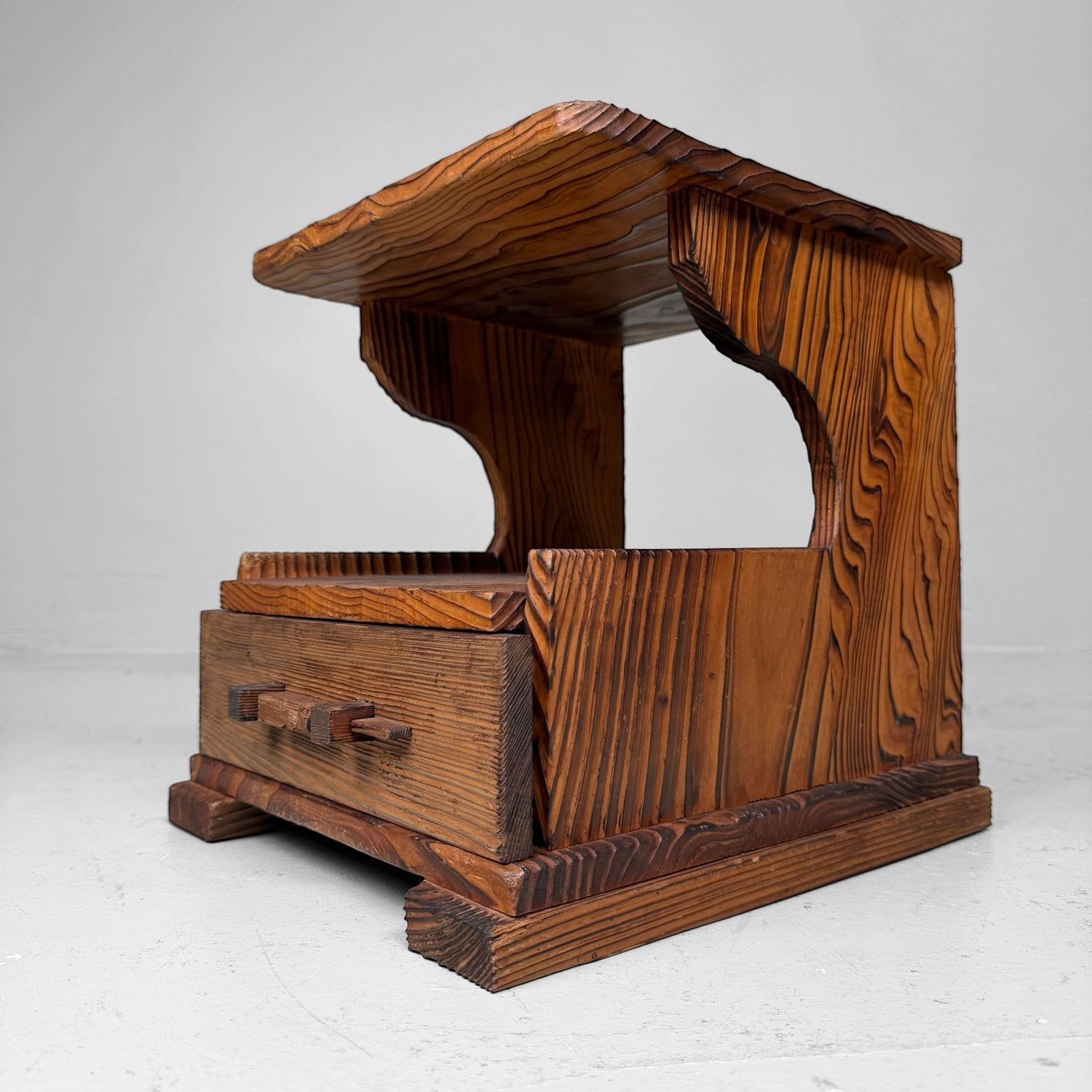 Japans Sugi Displaymeubeltje met Lade, 1950s–1960s