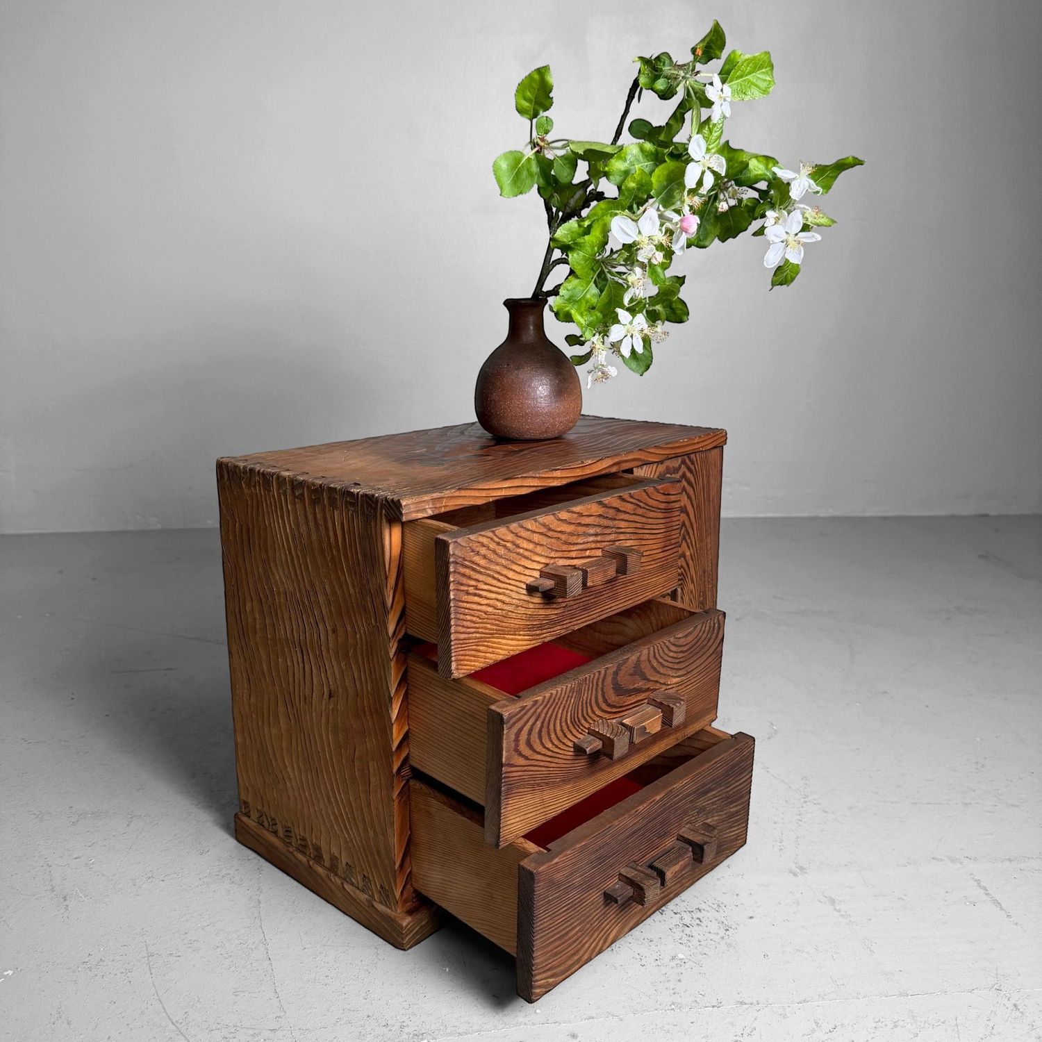 Japans Sugi Opbergmeubeltje met Laden en Deurtje, 1950s–1960s