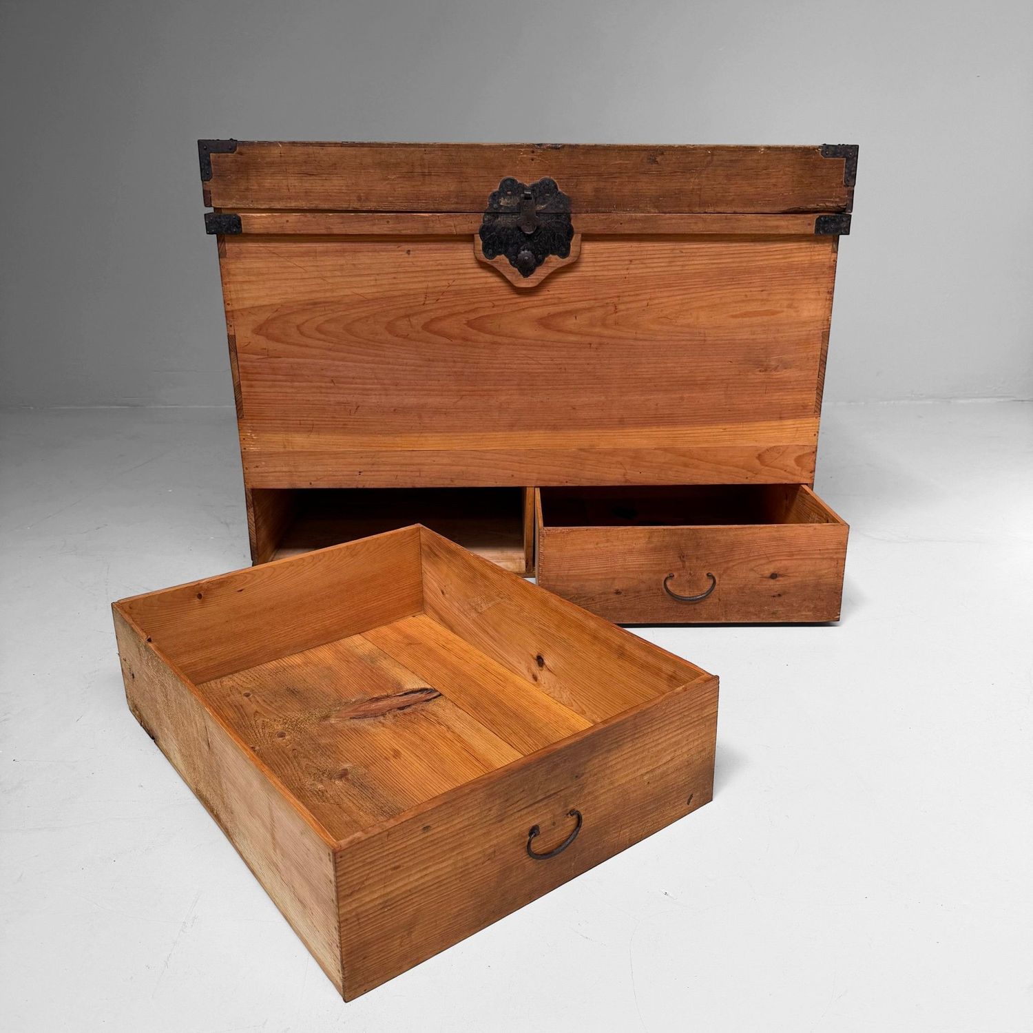 Antieke Japanse Nagamochi Tansu Opbergkist, 1880–1900