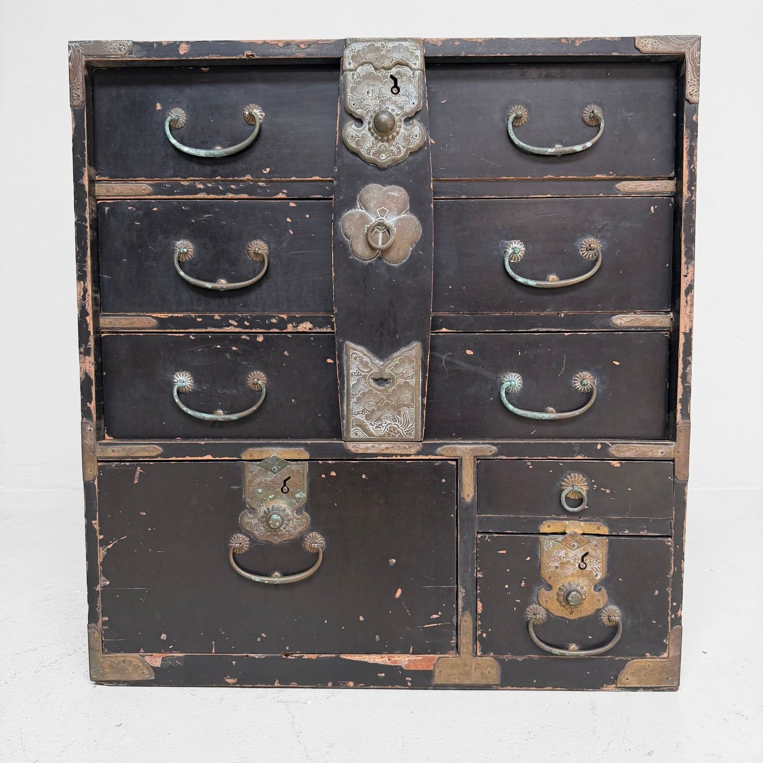 Japanese furniture & tansu in Antwerp | Black Market – Black