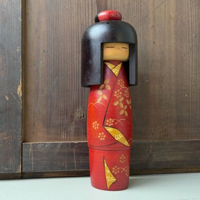 Vintage Japanse Kokeshi “Camellia Girl” door Kazuo Takamizawa, 1970s