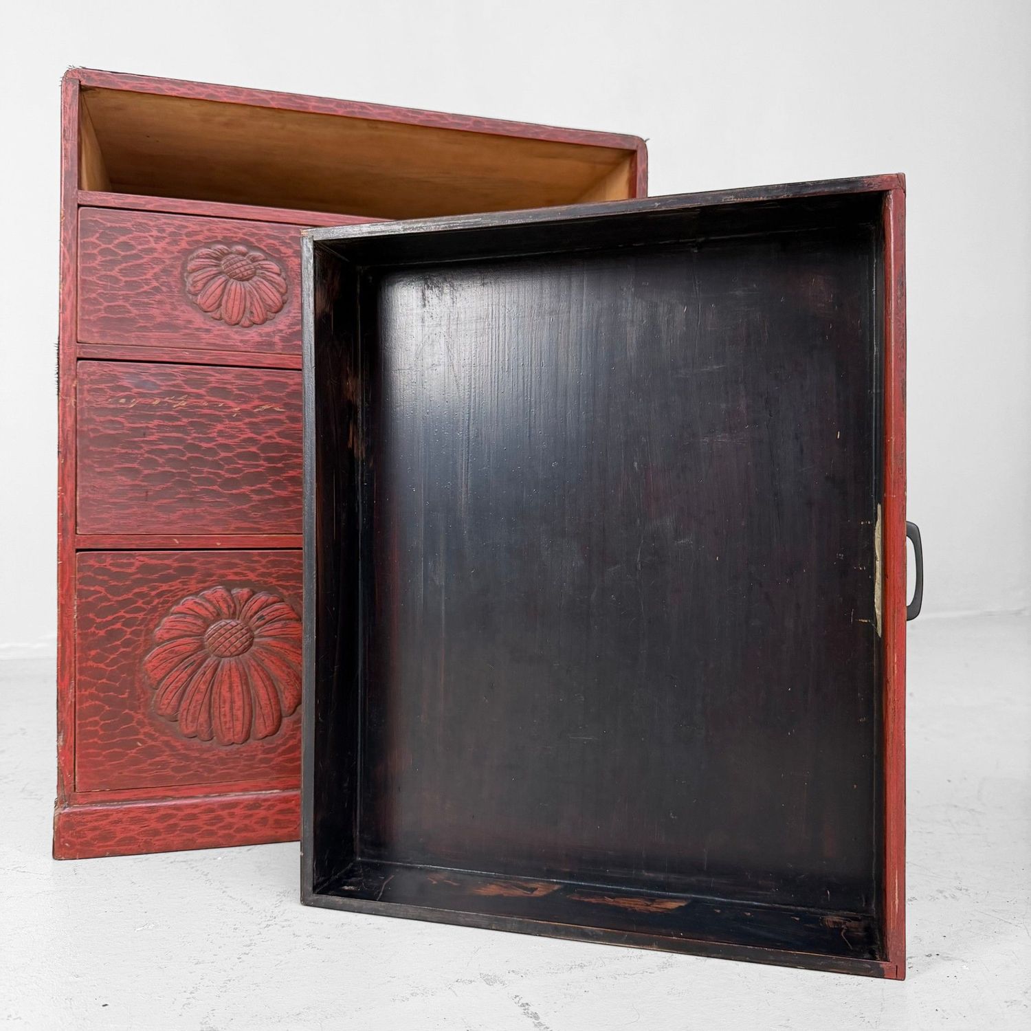 Antiek Japans Ladekastje ‘Kiku’, Klein Opbergmeubel, ca. 1920