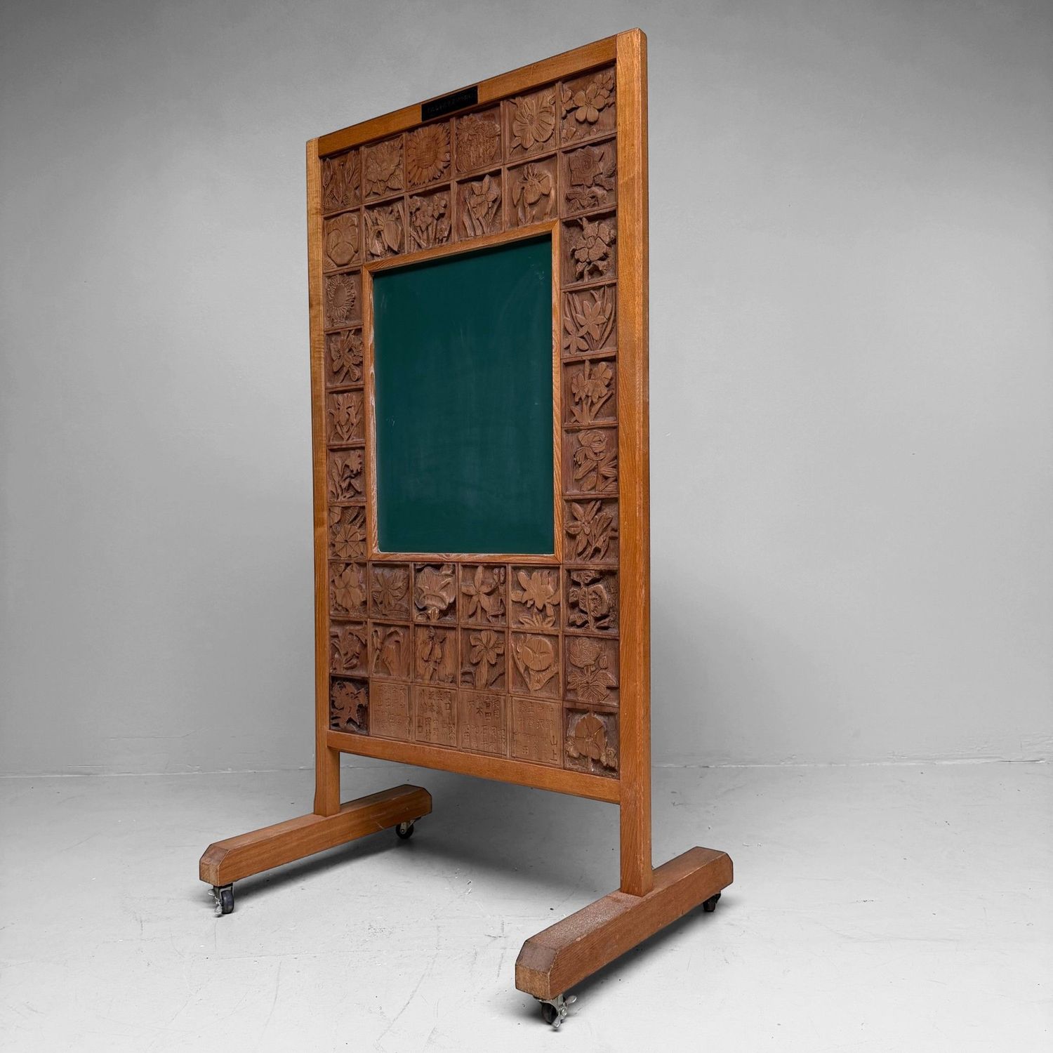 Japanse Mobiel Krijtbord / Aankondigingsbord met Houtsnijwerk, 1995