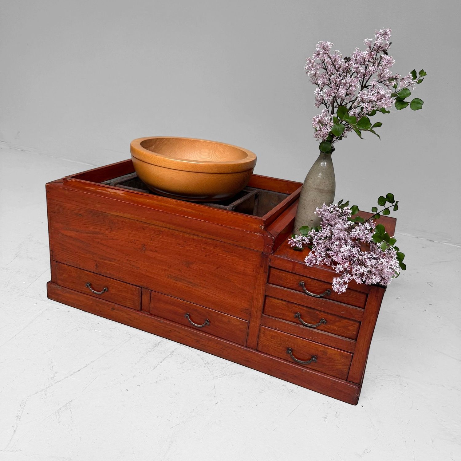 Antieke Japanse Houten Hibachi met  Vijf Laden, 1900–1920