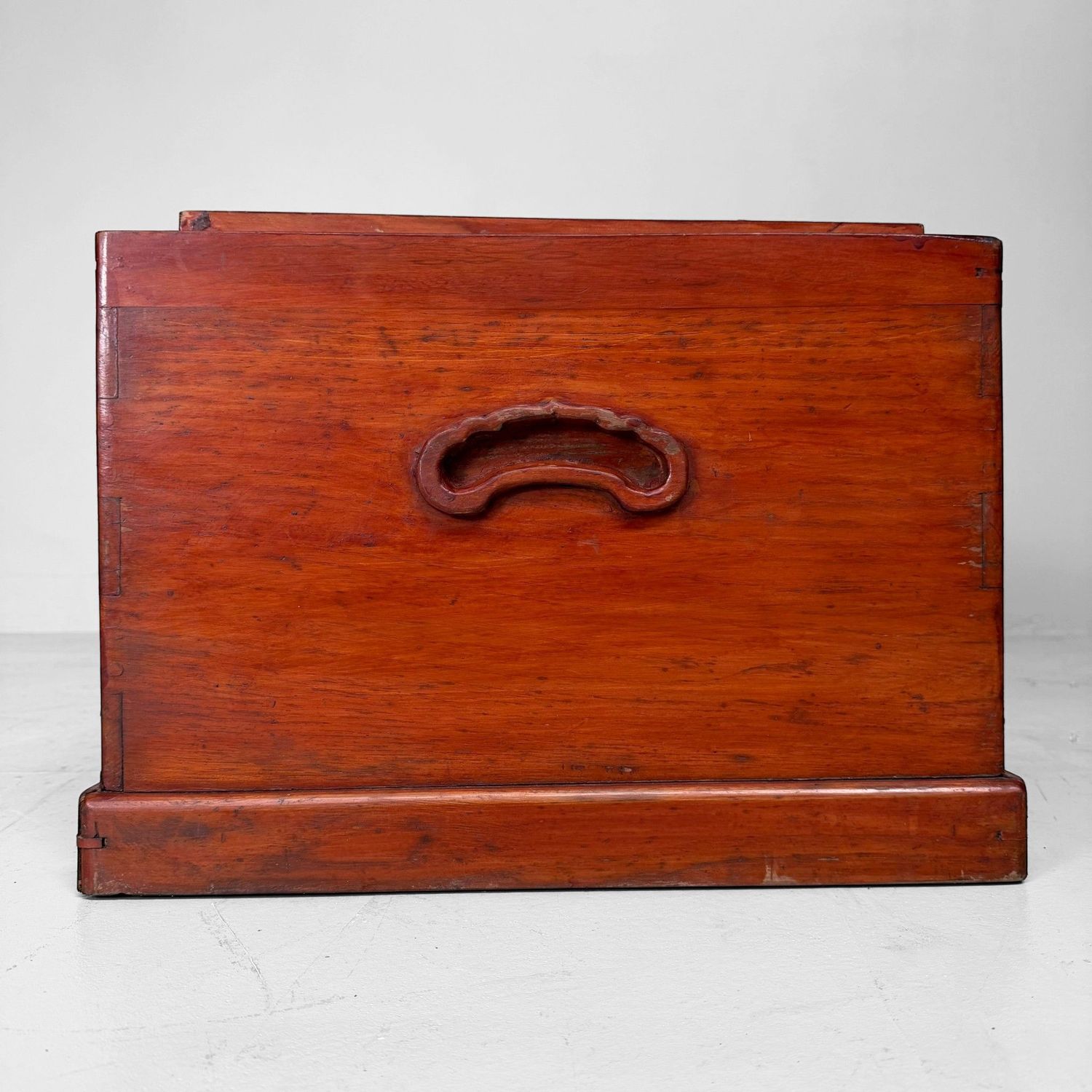 Antieke Japanse Houten Hibachi met  Vijf Laden, 1900–1920