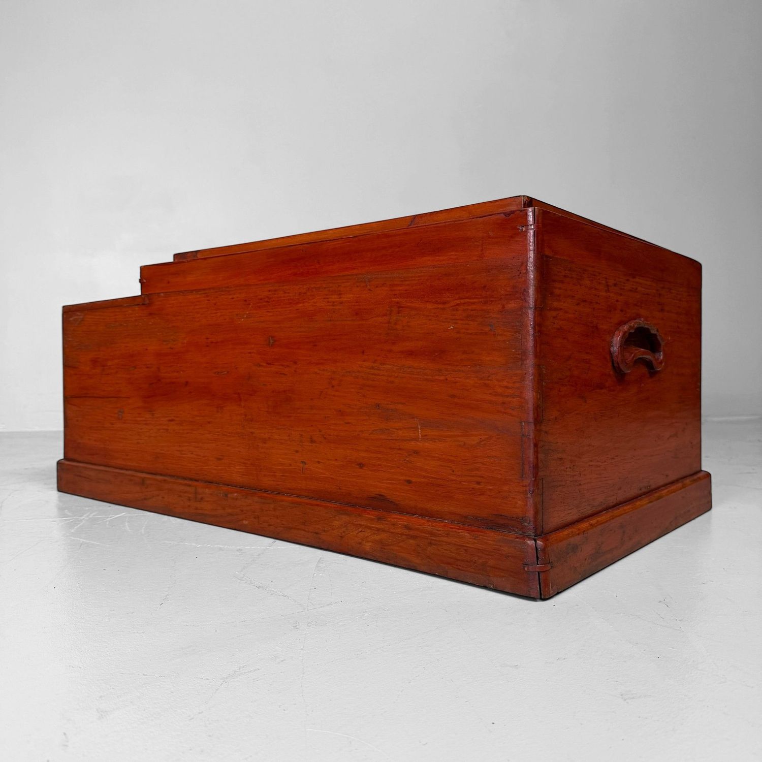 Antieke Japanse Houten Hibachi met  Vijf Laden, 1900–1920