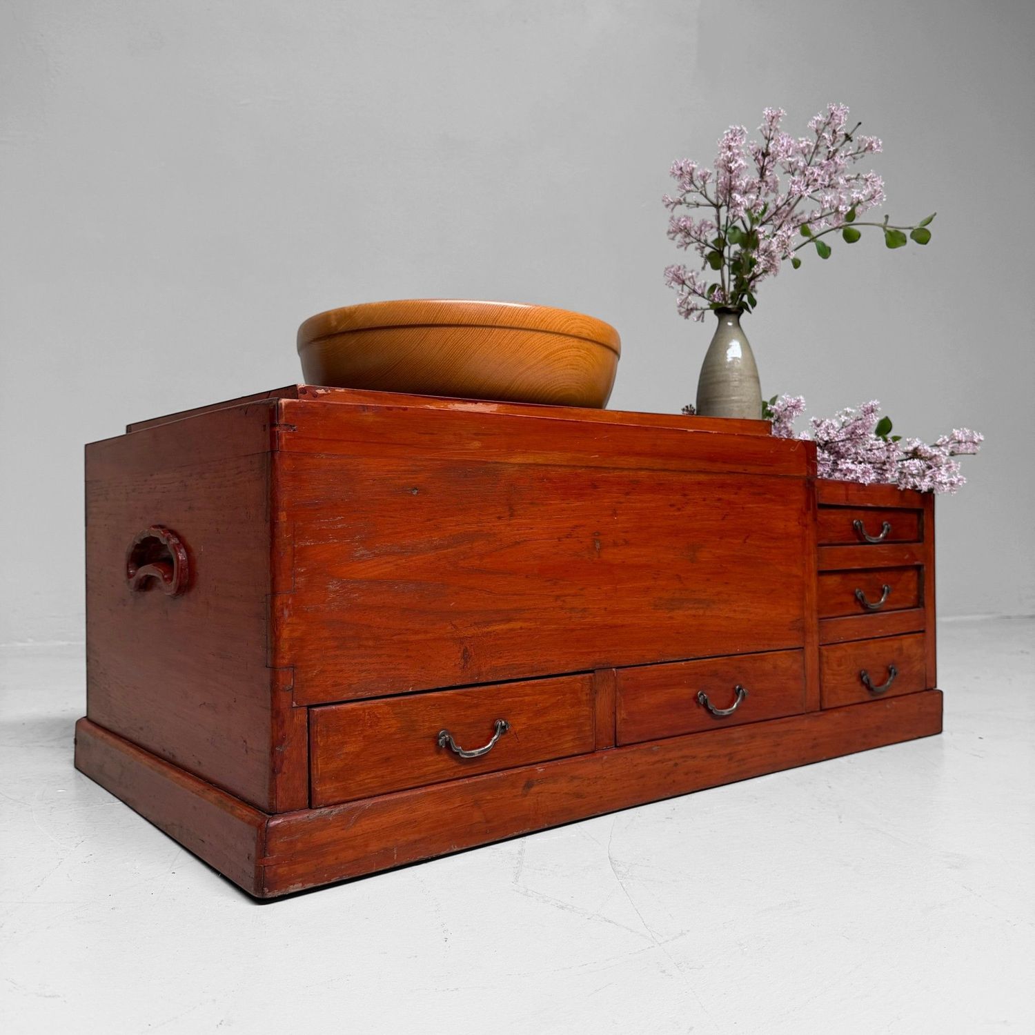 Antieke Japanse Houten Hibachi met  Vijf Laden, 1900–1920