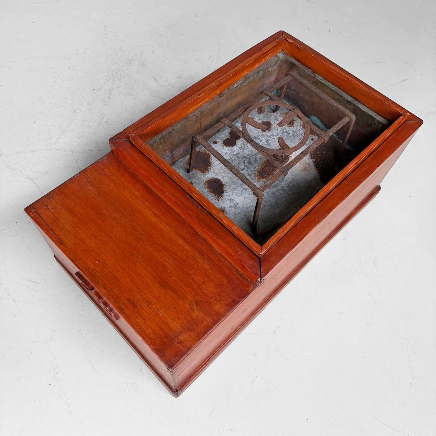 Antieke Japanse Houten Hibachi met  Vijf Laden, 1900–1920
