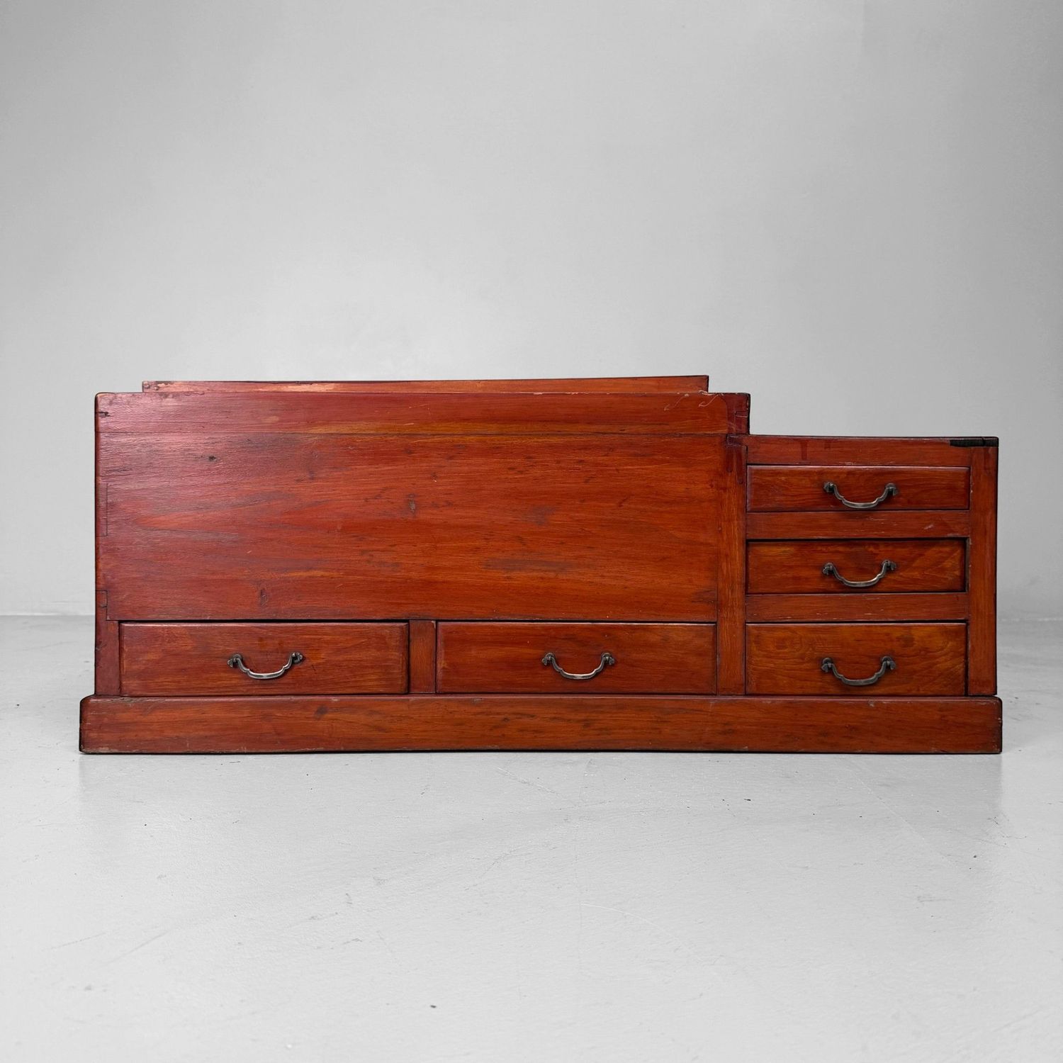 Antieke Japanse Houten Hibachi met  Vijf Laden, 1900–1920