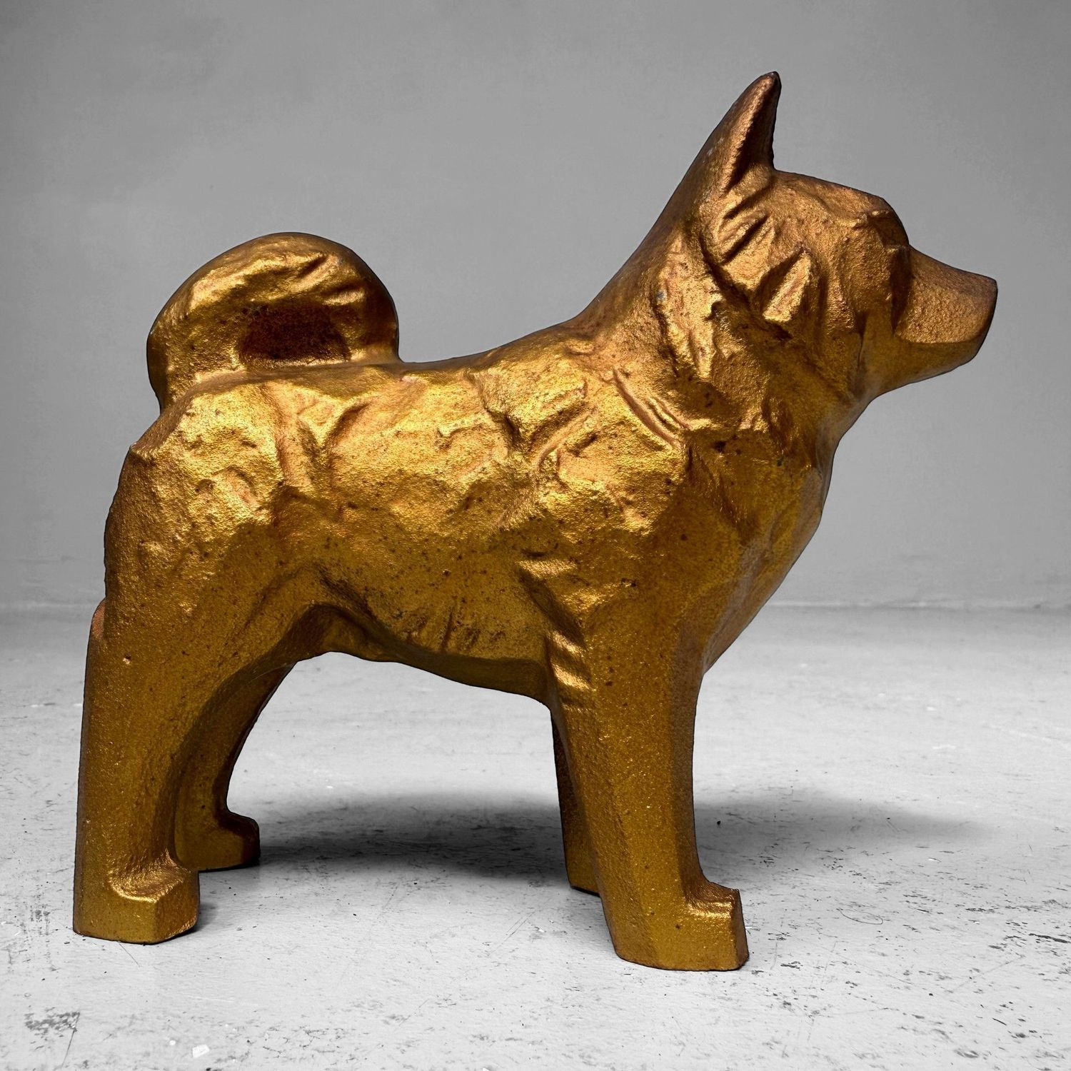 ​Vintage Goudkleurig Metalen Japans Hondenbeeld, 'Shiba Inu', 1960s