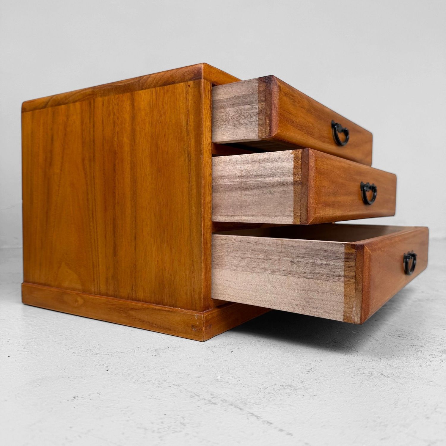 Vintage Japans Houten Bureaukastje met Drie Lades, 1970–1980s