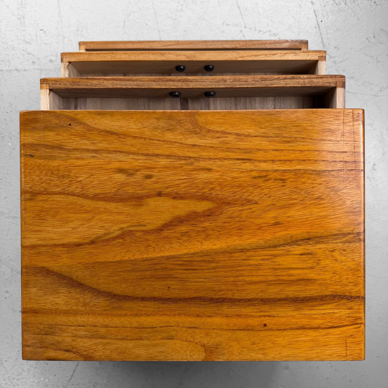 Vintage Japans Houten Bureaukastje met Drie Lades, 1970–1980s Vintage Japans Houten Bureaukastje met Drie Lades, 1970–1980s