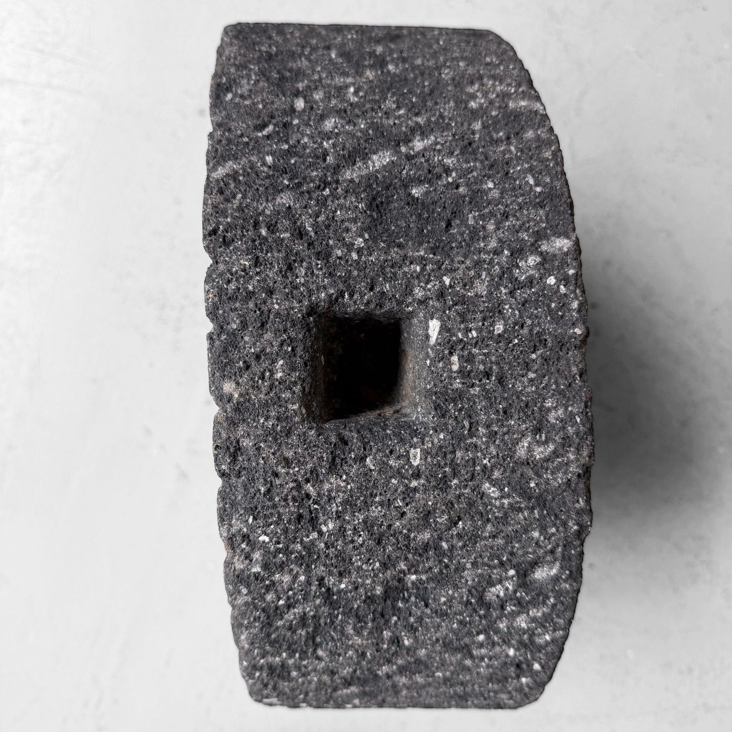 Japanse Ishi-usu Maalstenen als Tuinobject, ca. 1900–1950