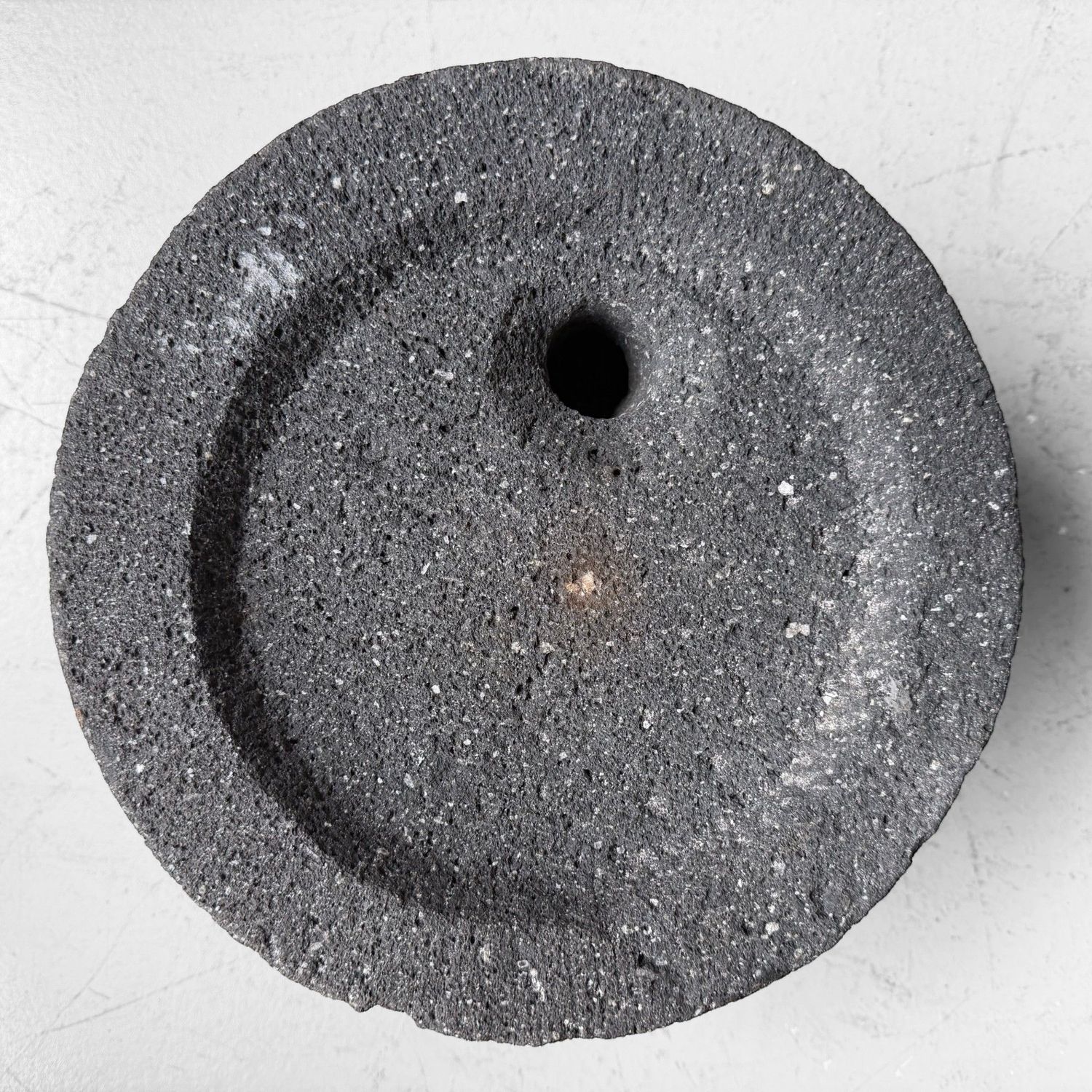 Japanse Ishi-usu Maalstenen als Tuinobject, ca. 1900–1950