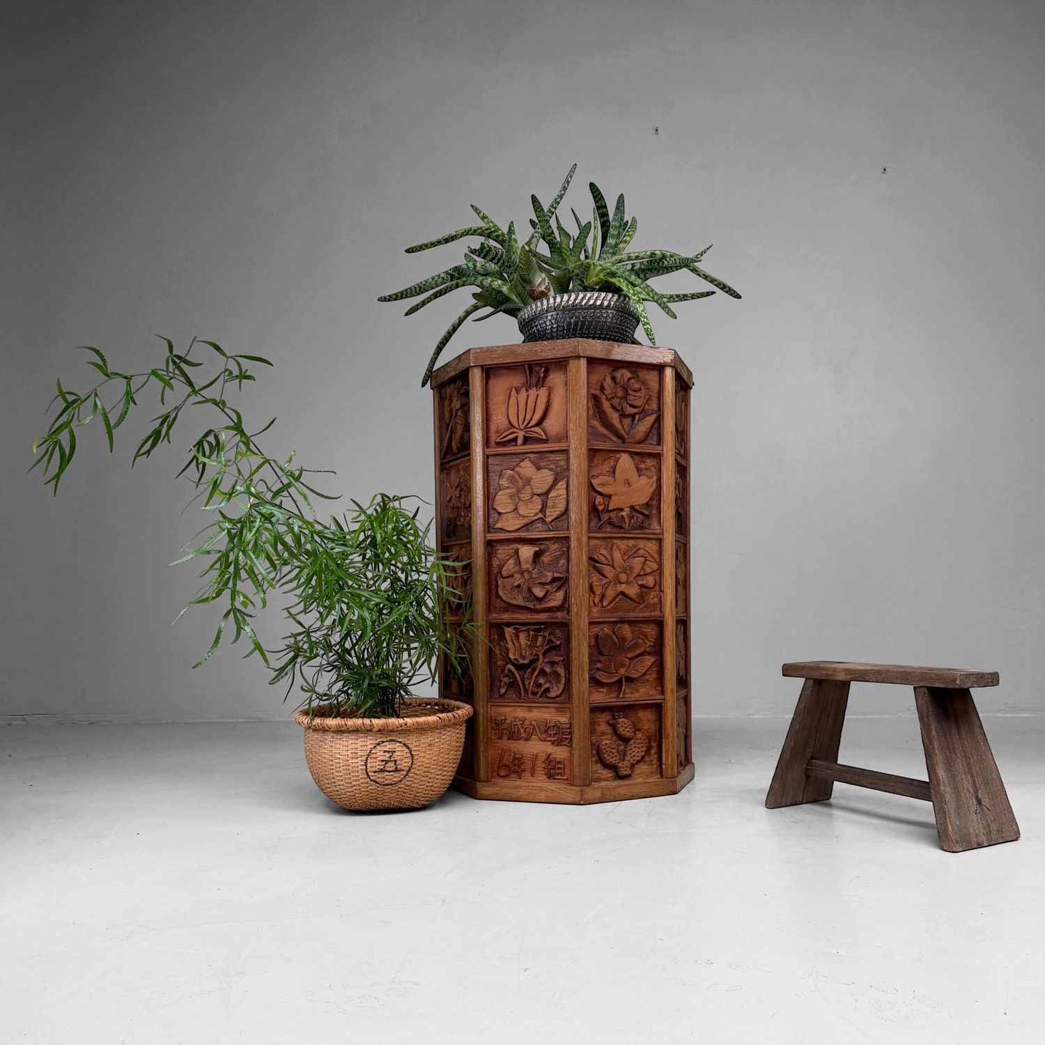 Hoge Japanse Houten Kadai Displayzuil, Plantenstaander, 1996