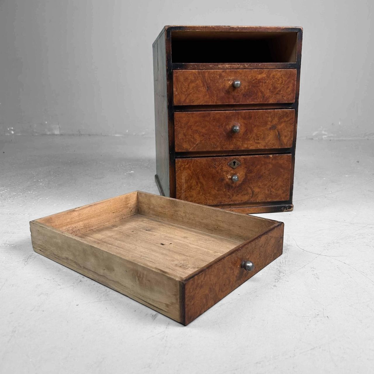 Vintage Japans Ladenkastje, Burl Wood, 1950s