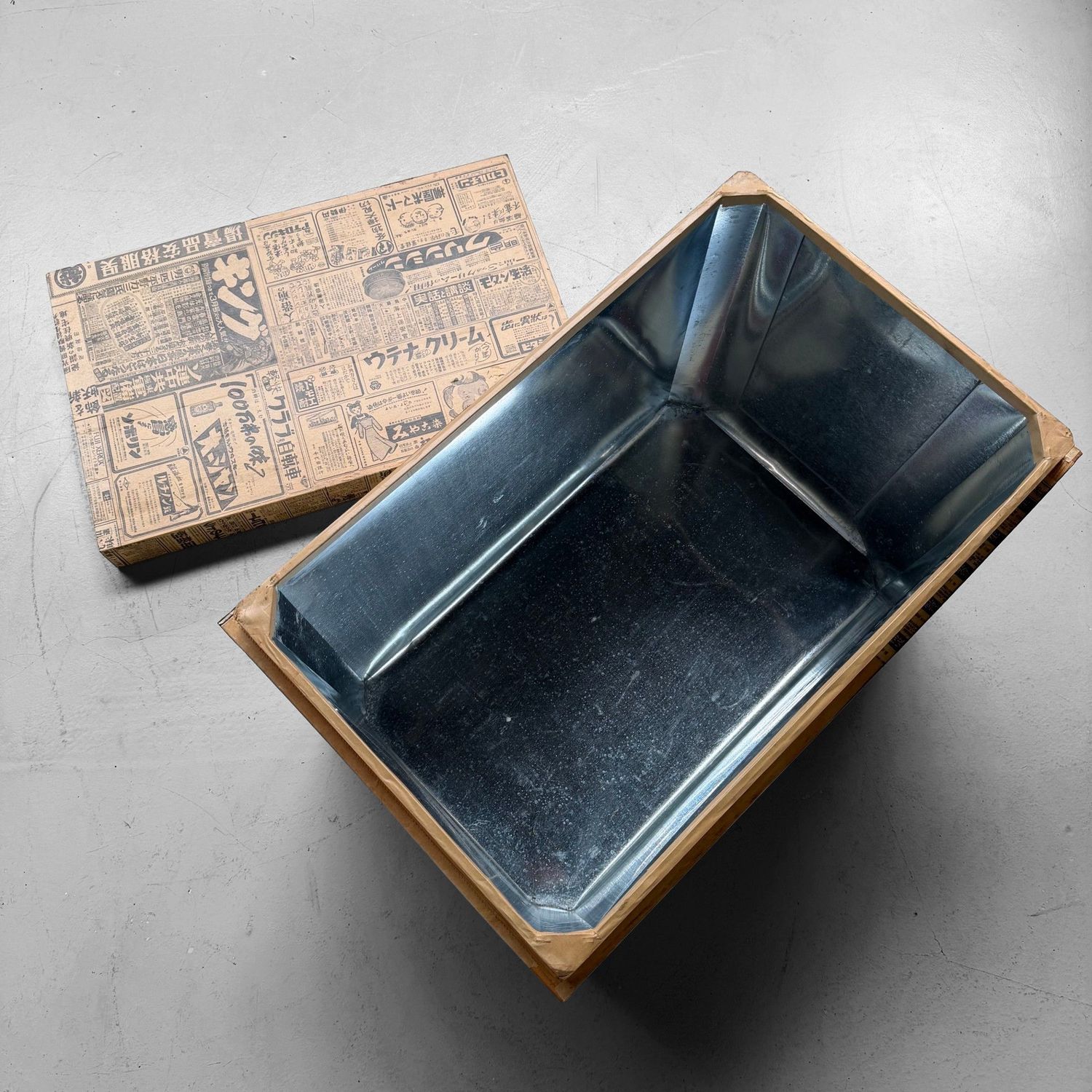 Oude Japanse Theekist met Krantenpapier, ca. 1950–1970