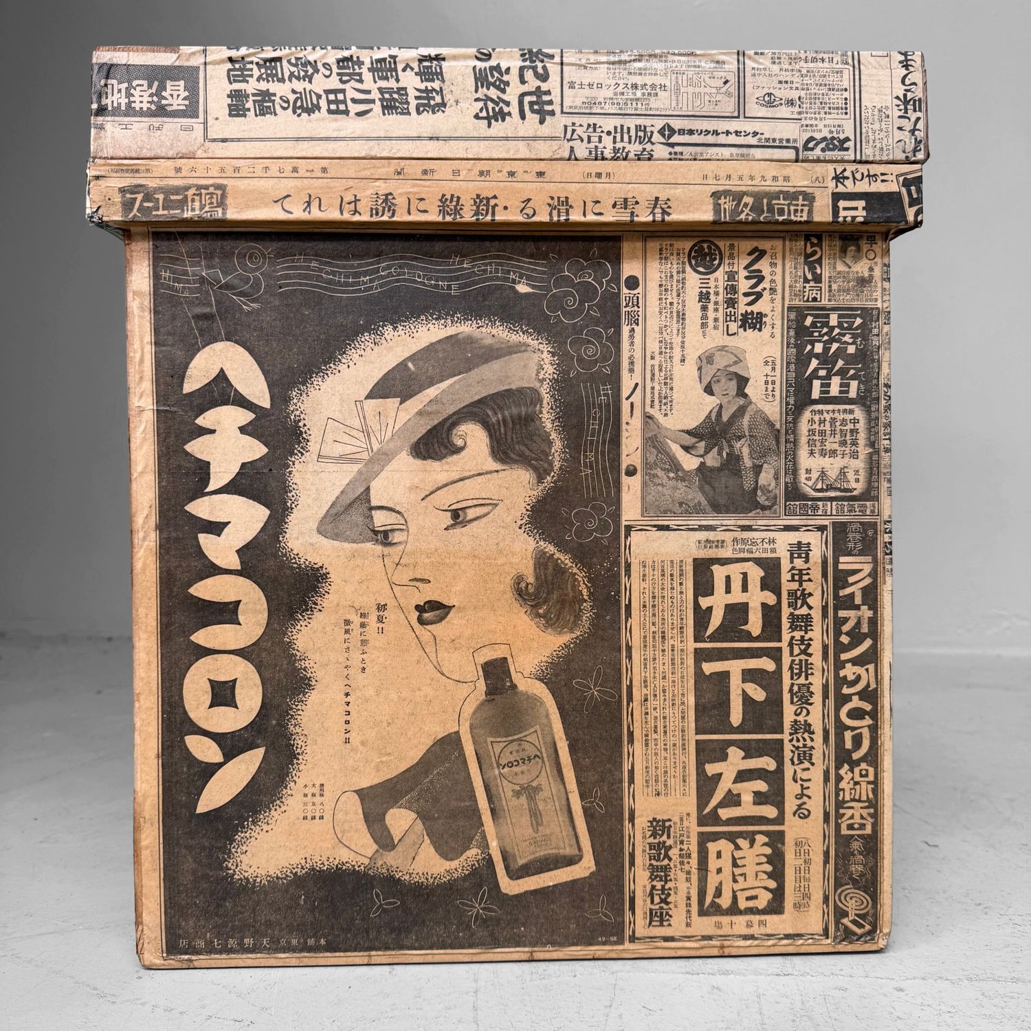 Oude Japanse Theekist met Krantenpapier, ca. 1950–1970