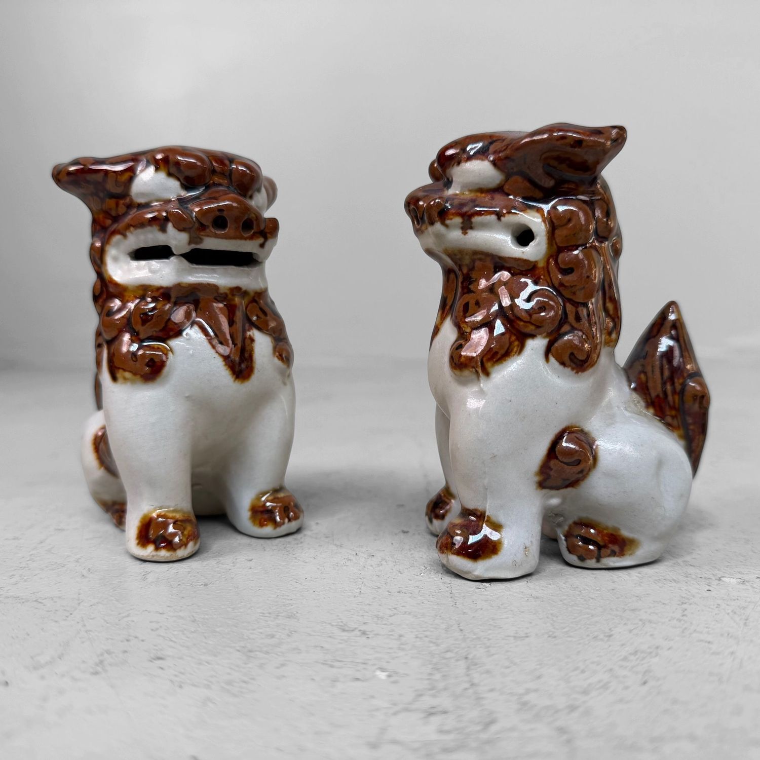 Set of Two Japanese Ceramic Shisa Lion-Dogs, 1980s Set of Two Japanese Ceramic Shisa Lion-Dogs, 1980s