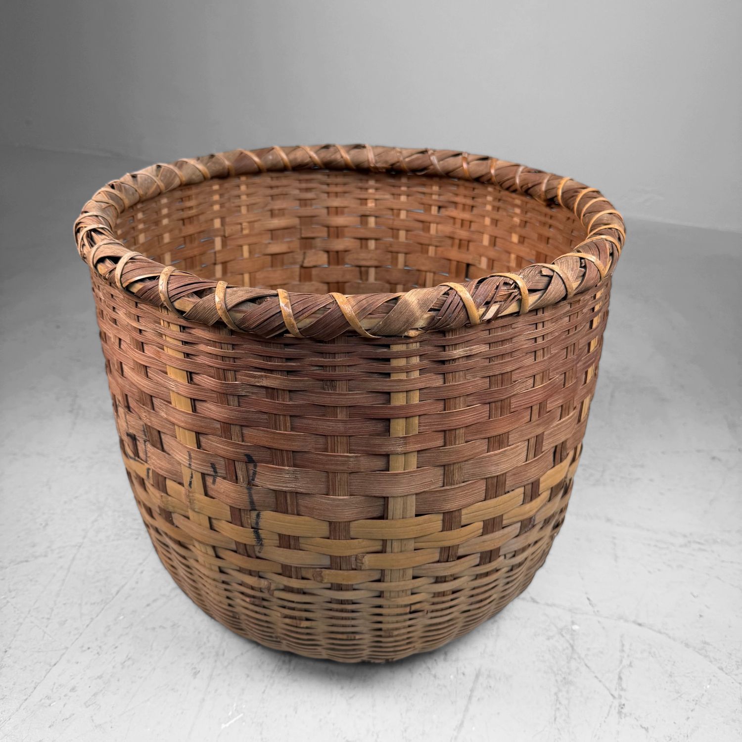 Japanese Bamboo Storage Basket / Decorative Interior Basket, 1960s Japanese Bamboo Storage Basket / Decorative Interior Basket, 1960s