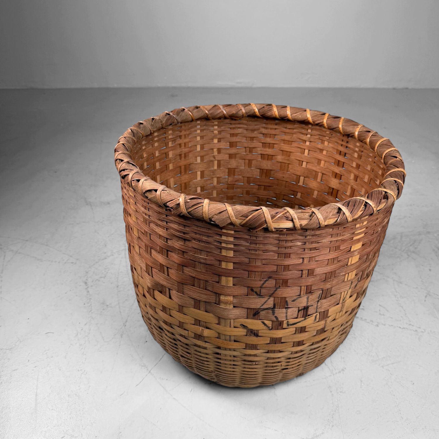 Japanese Bamboo Storage Basket / Decorative Interior Basket, 1960s Japanese Bamboo Storage Basket / Decorative Interior Basket, 1960s
