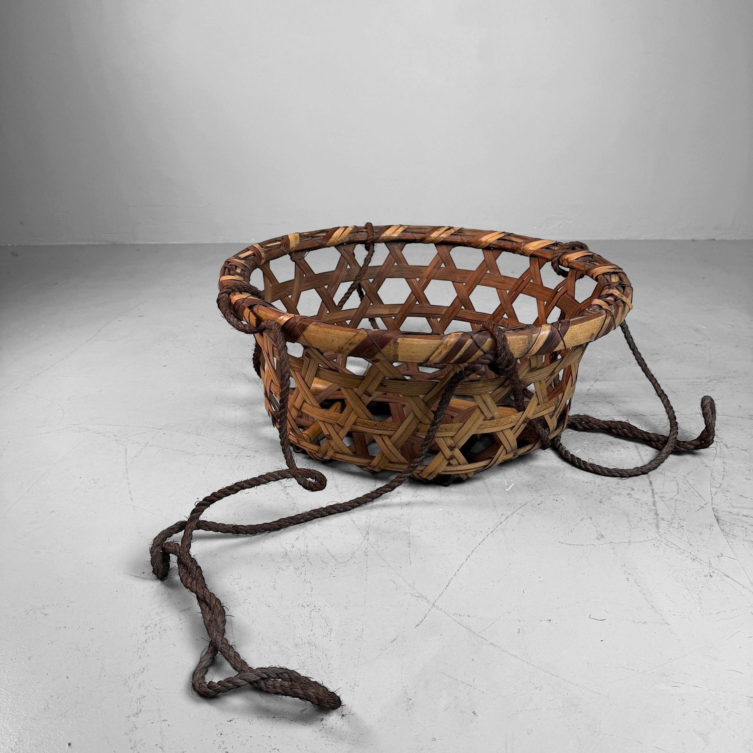 Oude Japanse Bamboe Hangmand / Oogstmand, jaren 1950