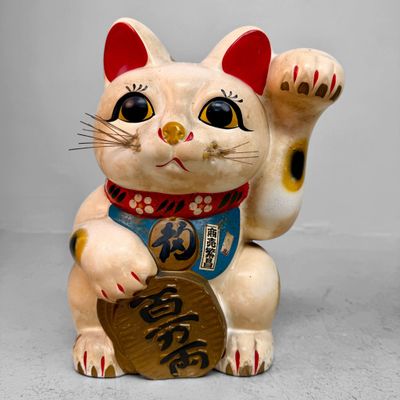 Japanse Maneki-neko / Gelukskat met Koban, jaren 1950