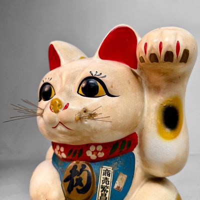 Japanse Maneki-neko / Gelukskat met Koban, jaren 1950