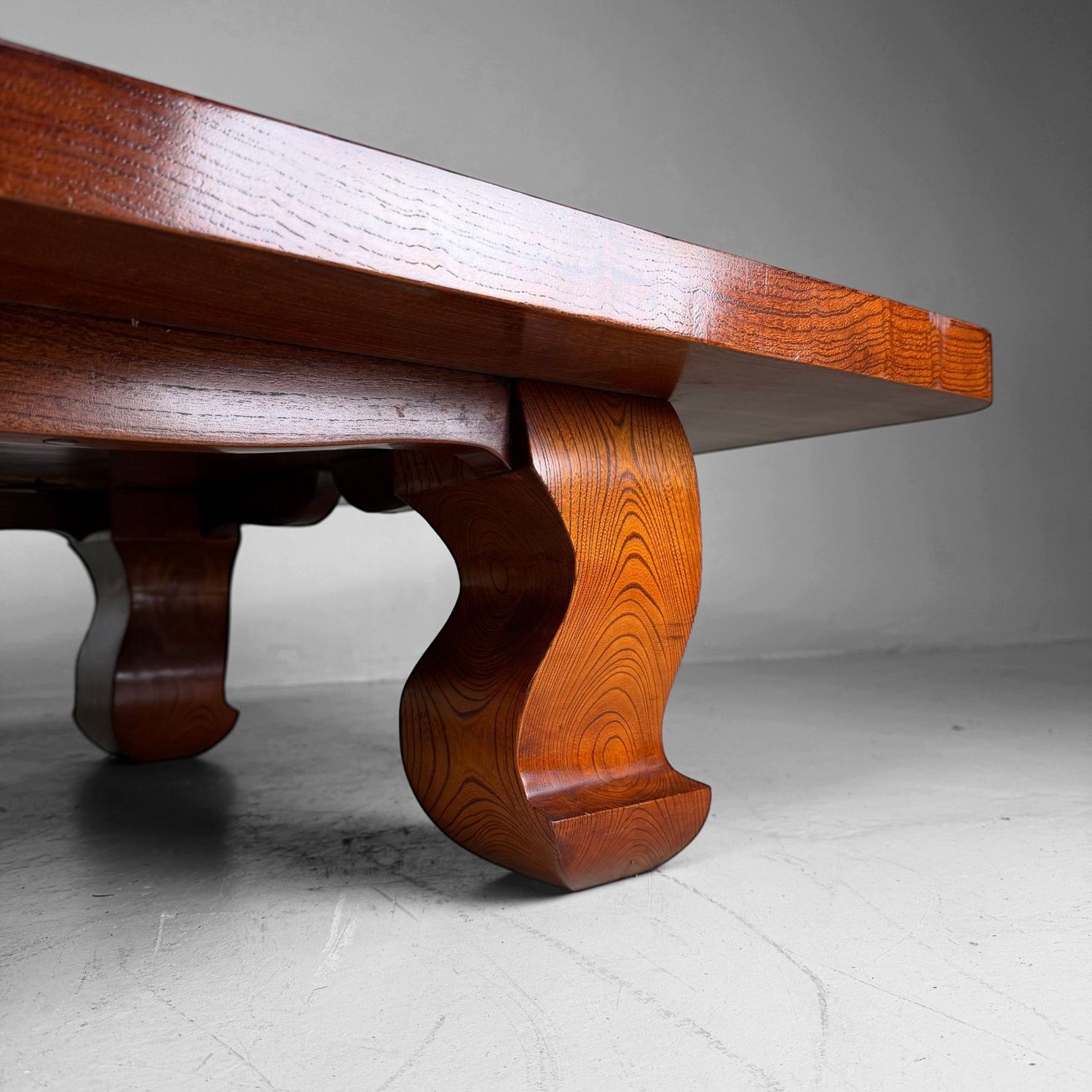 Grote Japanse Zataku / Lage Tafel in Keyaki-hout, 1960s–1970s