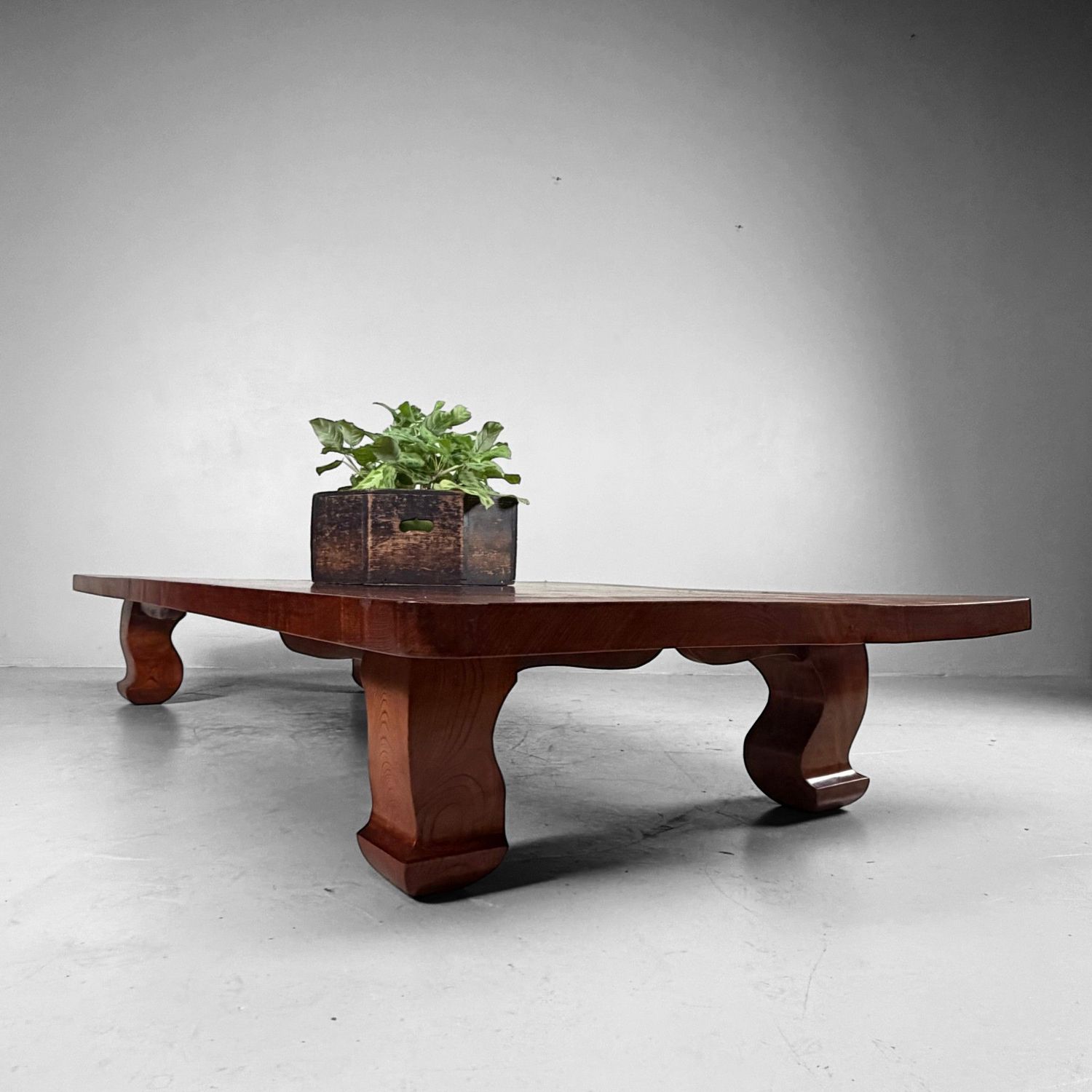 Grote Japanse Zataku / Lage Tafel in Keyaki-hout, 1960s–1970s