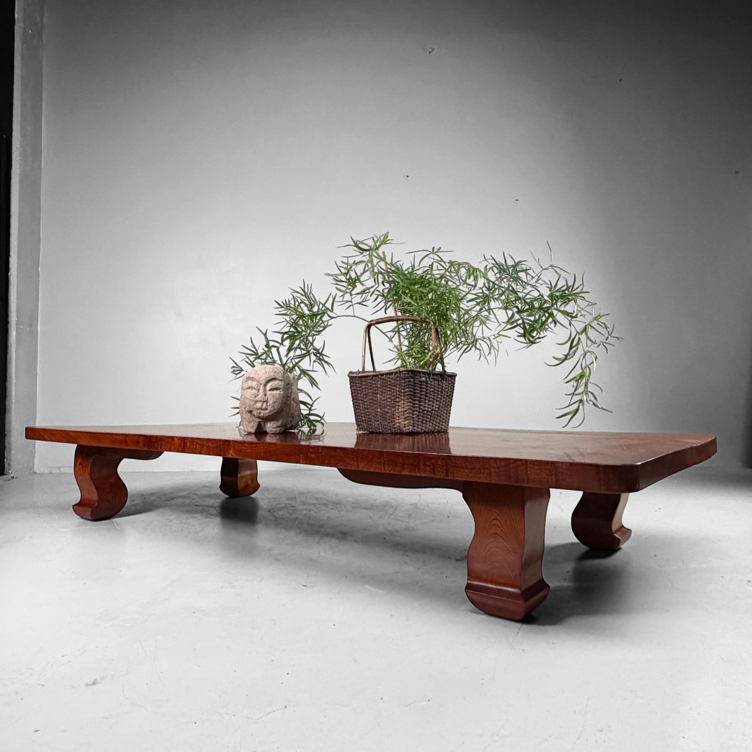 Grote Japanse Zataku / Lage Tafel in Keyaki-hout, 1960s–1970s
