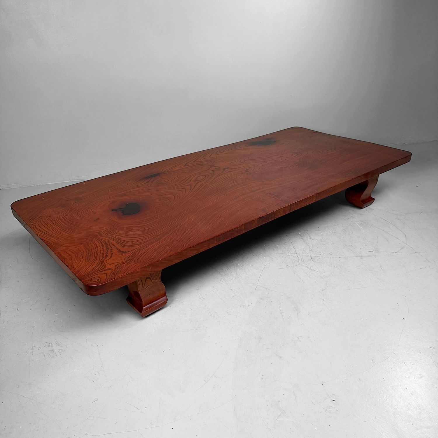 Grote Japanse Zataku / Lage Tafel in Keyaki-hout, 1960s–1970s